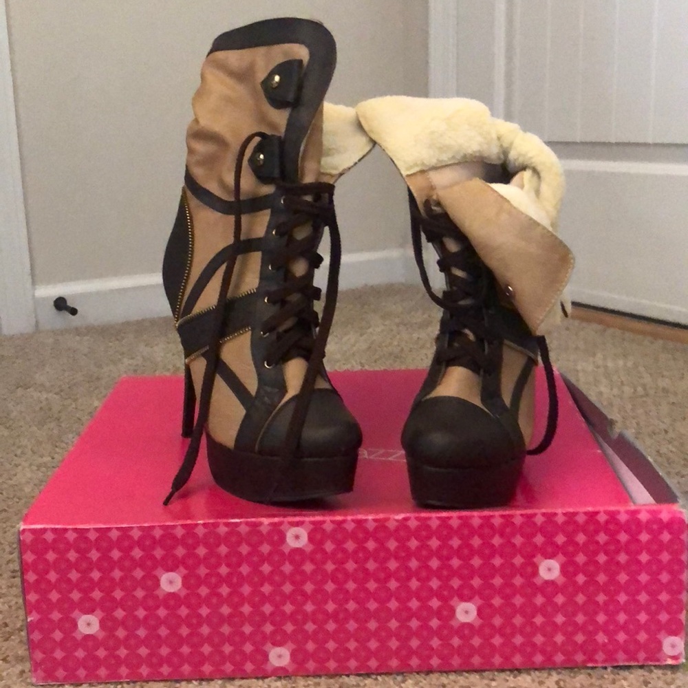 Women heeled boot